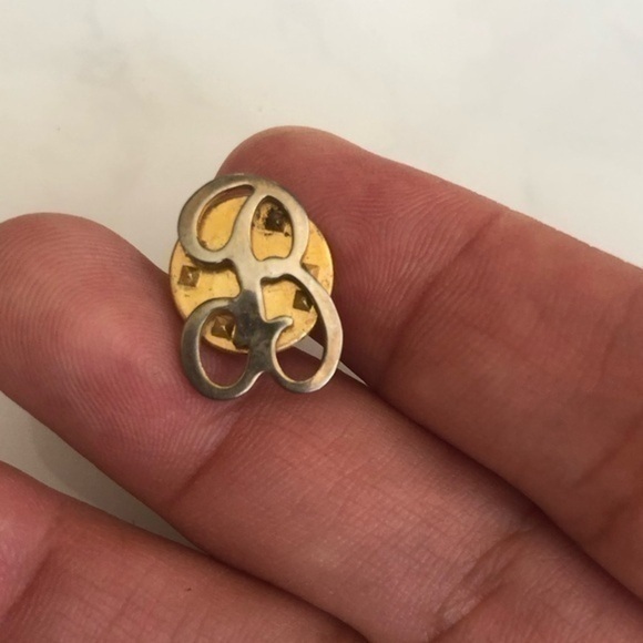 Letter B Gold Tone Pin - Picture 1 of 3